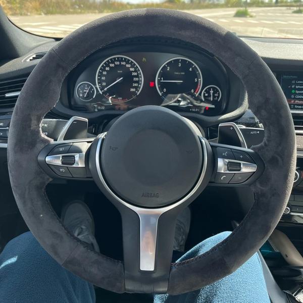 私たちは自動車用品の生産に特化したファクトリーアウトレットストアです。代理店と卸売サービスを提供しています。ご相談ください 注意 1: ご注文前に車のステアリングホイールが写真と同じであることをご確認