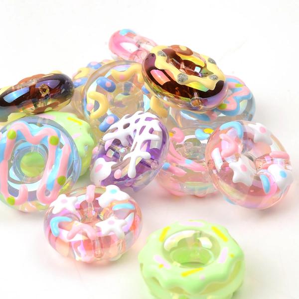 素材: アクリルサイズ: 3cm穴サイズ: 0.8cm、丸型 形状数量: 5個Color: ランダムカラーミックス用途: DIYキーホルダーネックレス、ブレスレット、イヤリング、工芸品、その他のジュエ