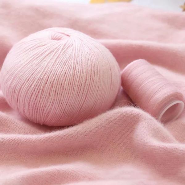 名前: 手編みカシミヤ糸素材: 100% モンゴル産カシミア特徴: 抗ピリング、スーパーソフト、鮮やかな熱、環境に優しい価格に含まれるもの：50g（大）20g（小）糸カシミヤ糸 50グラムパートナー糸