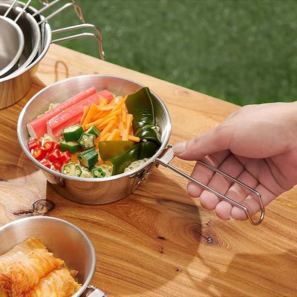 機能:304ステンレス鋼材料で作られており、耐久性があり錆びにくい。軽量で持ち運びが簡単。ボウル内には複数のスケールがあり、家庭や屋外で計量カップとして使用できます。このボウルのハンドルは、持ち運びと