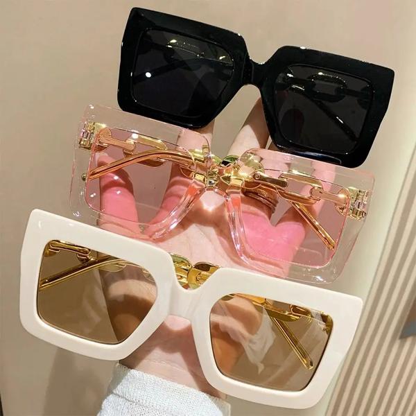 商品名: 特大スクエアサングラス Style: レトロファッション カラー: ブラック、クリアティー、ホワイト、クリアピンク、ベージュ レンズ素材: ポリカーボネート フレーム素材: PC、金属 偏光